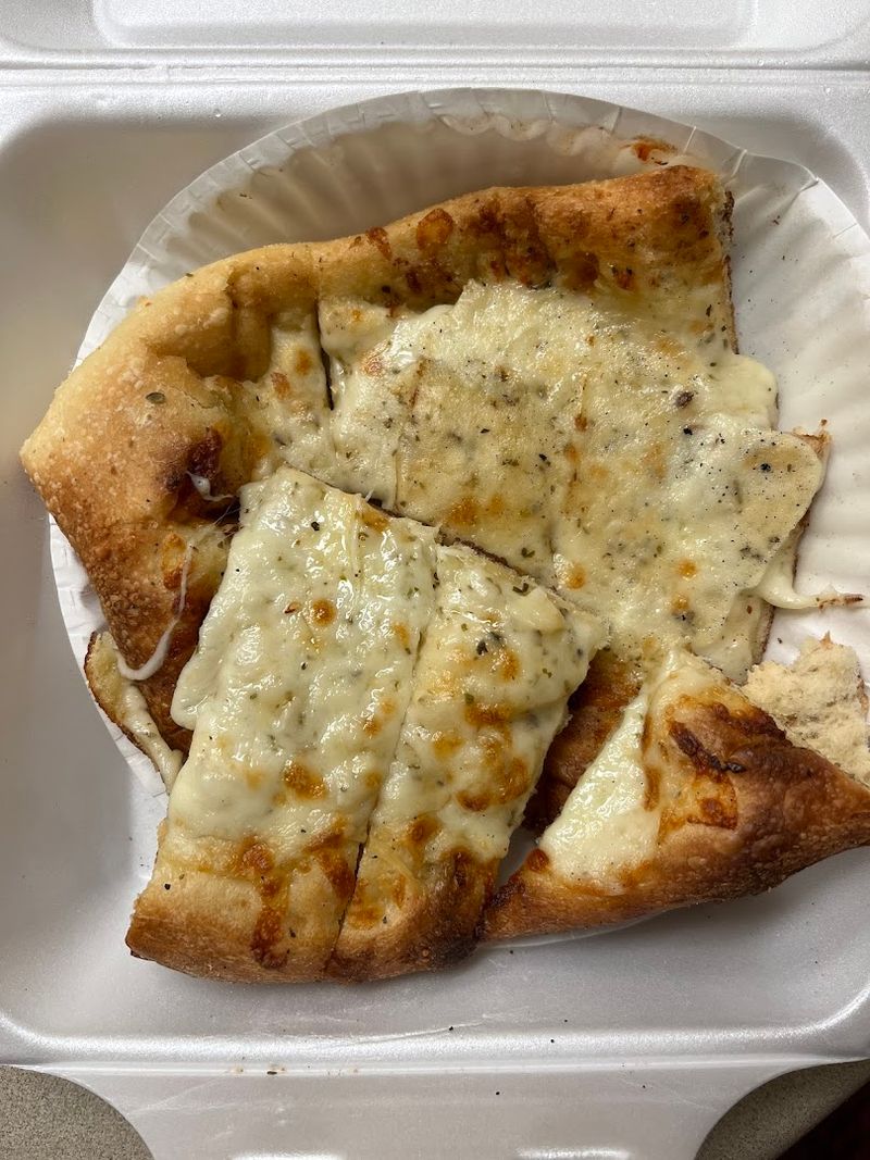 Great Pizza Keeps Idaho Crowds Squeezing Into This Humble Little Joint - Decor Hint Garlic Bread That Steals The Show
