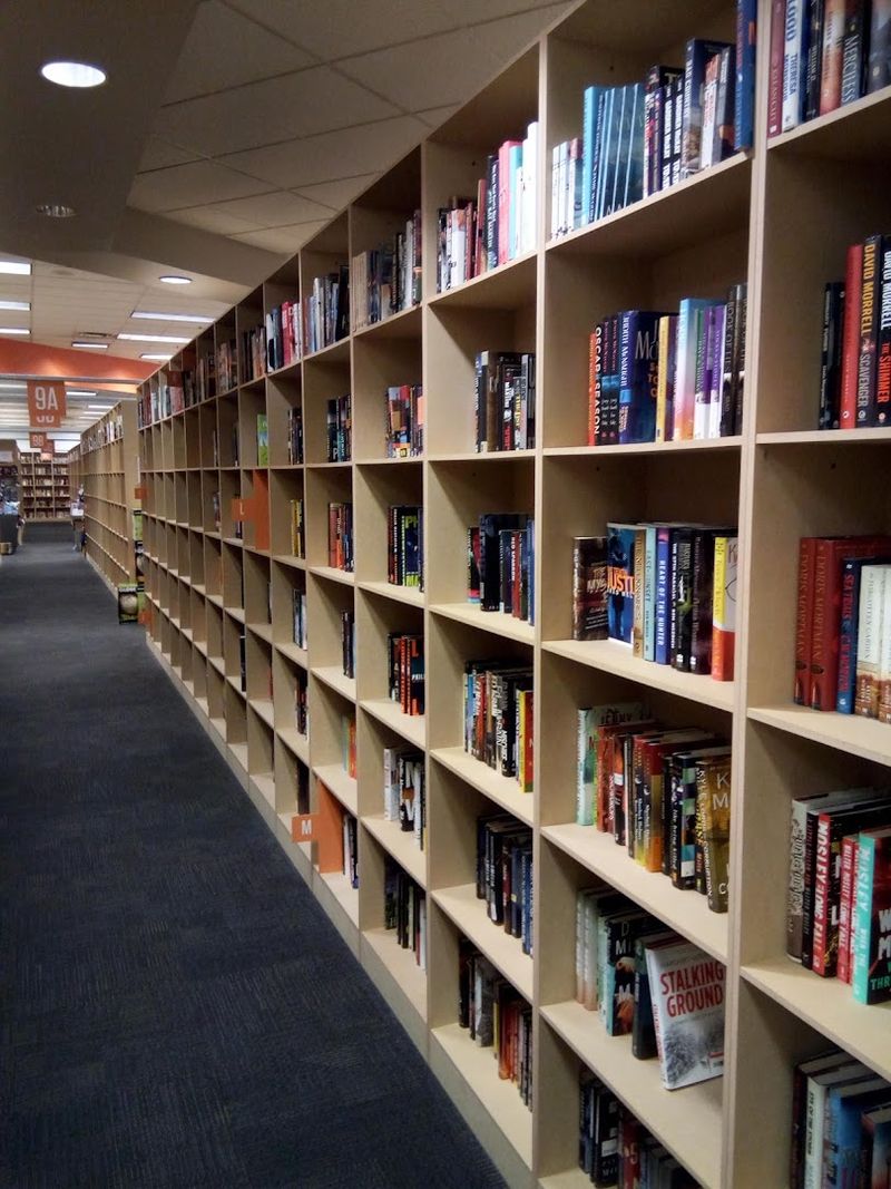 This Massive Delaware Book Warehouse Is Every Reader's Dream Come True - Decor Hint Books For Every Kind Of Reader
