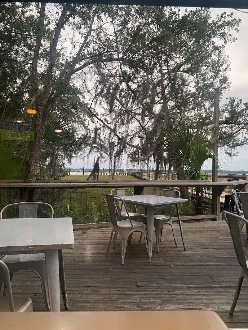 Dining On Fresh Georgia Seafood Along The Waterfront