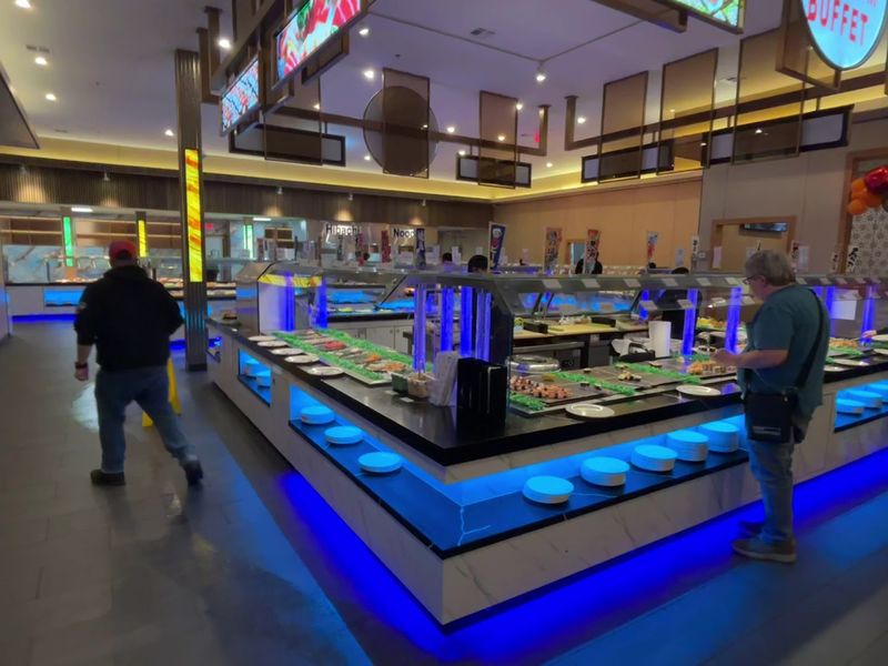 A Low-Key Connecticut Seafood Buffet Serves The Kind Of Meal Locals Swear By - Decor Hint Hibachi Station Changes Everything
