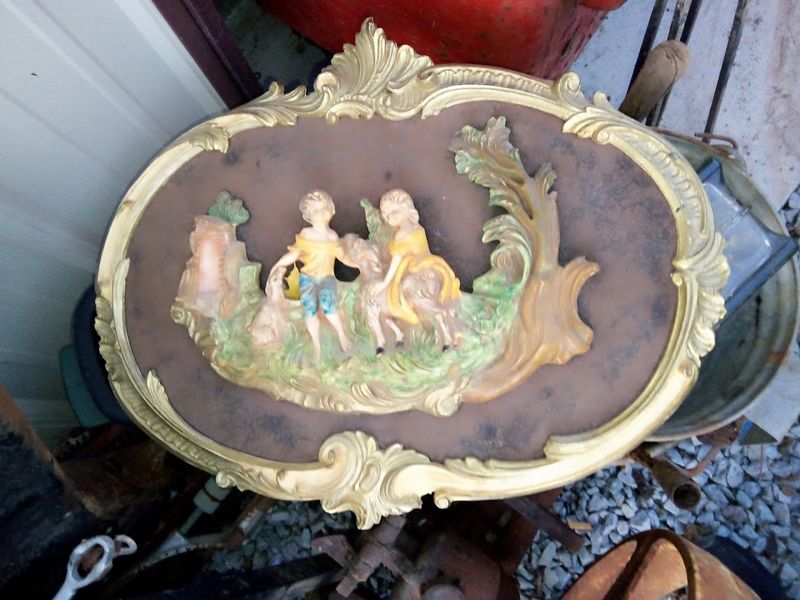 Antiques And Vintage Finds Worth Waking Up Early For