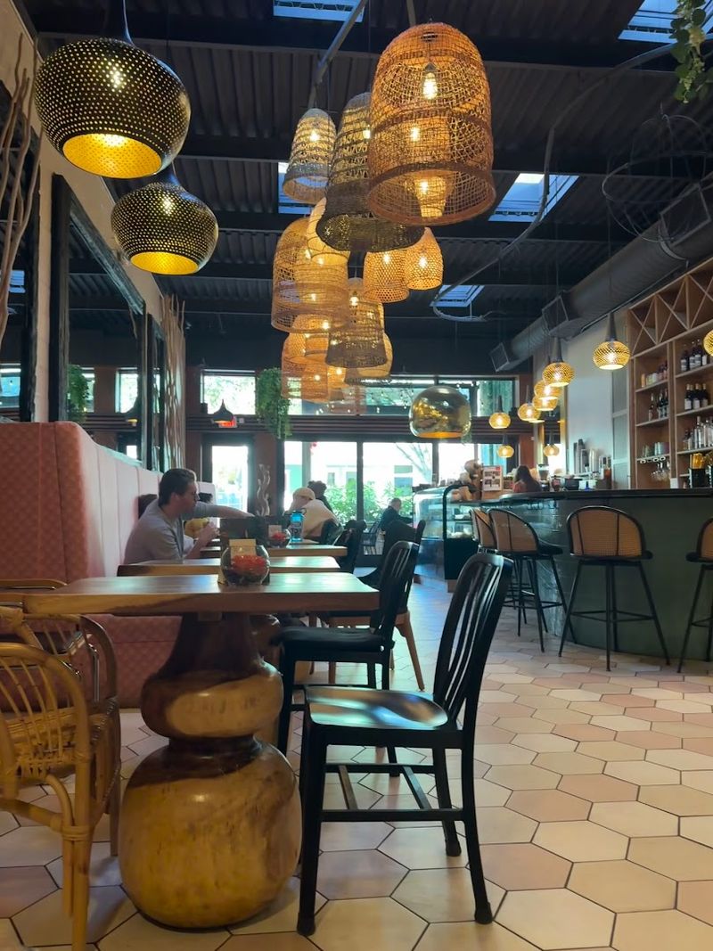 15 Charming Georgia Cafes With Scenic Views Perfect For This June - Decor Hint The Reading Room