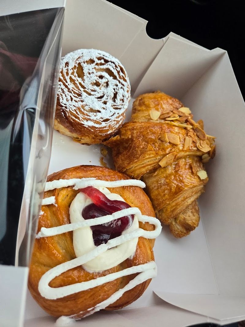 The Tiny Louisville, Kentucky Bakery That Sells Out By 10 AM Every Saturday Morning - Decor Hint A Bakery Owner Who Truly Cares About Every Guest