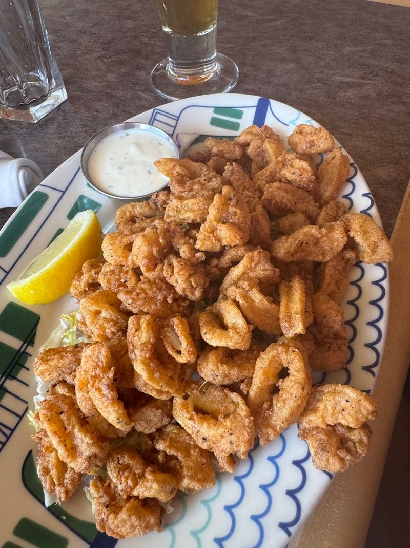 People Travel From Across Washington For The Fish And Chips At This Beloved Seafood Restaurant - Decor Hint The Fish And Chips That Make People Drive Hours