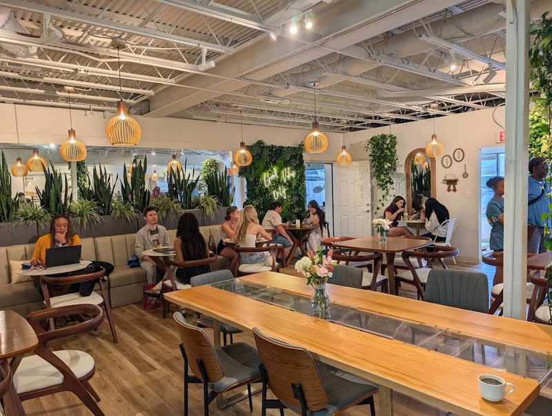 13 Louisville, Kentucky Coffee Shops Where Locals Choose To Spend Their Mornings - Decor Hint Mixmix Cafe