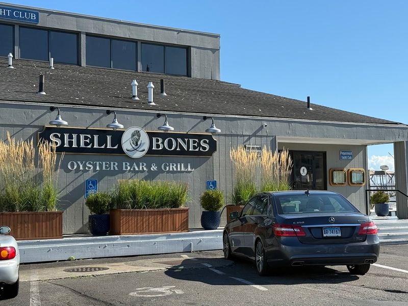 Shell & Bones Oyster Bar And Grill, New Haven