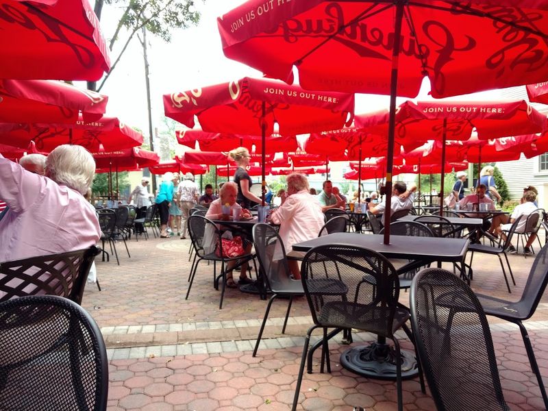 Lucky Lou's Bar & Grill, Wethersfield