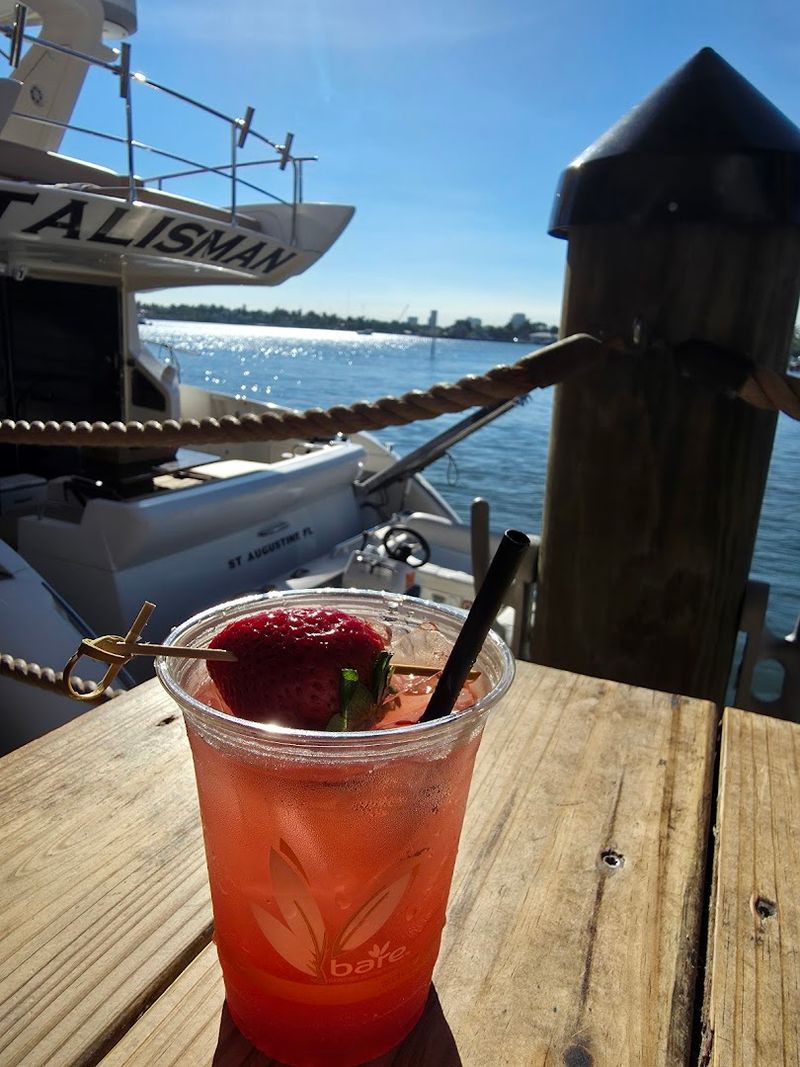 This Wonderfully Wacky Florida Restaurant Is Worth A Road Trip From Anywhere - Decor Hint Drinks And Fresh Sips