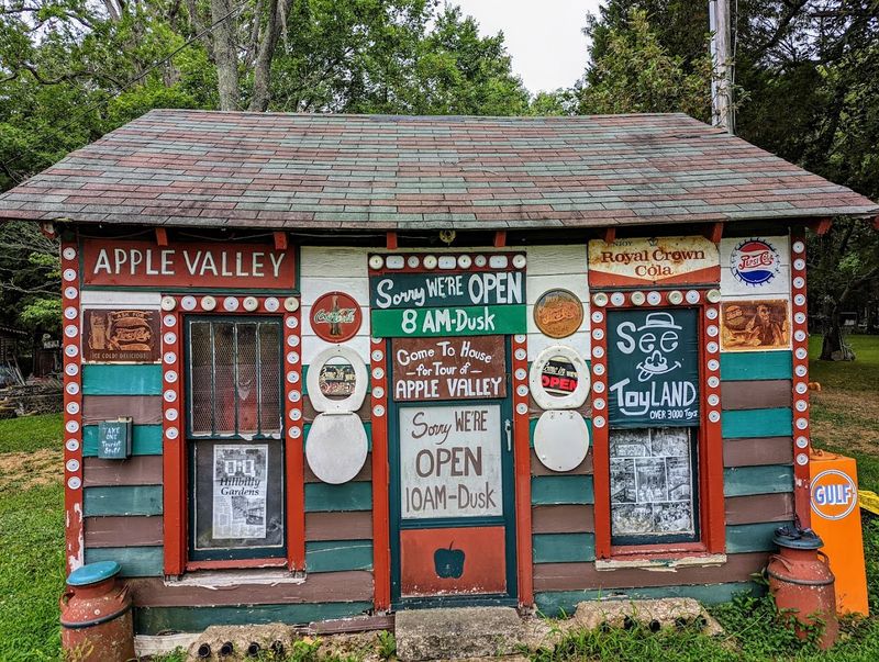 Apple Valley Hillbilly Garden And Toyland