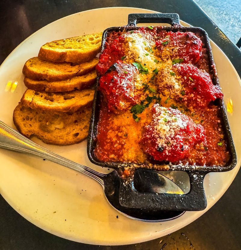 This Humble Pizza Shop in Minnesota Has Become a Must Have for Serious Pizza Fans - Decor Hint A menu that respects you