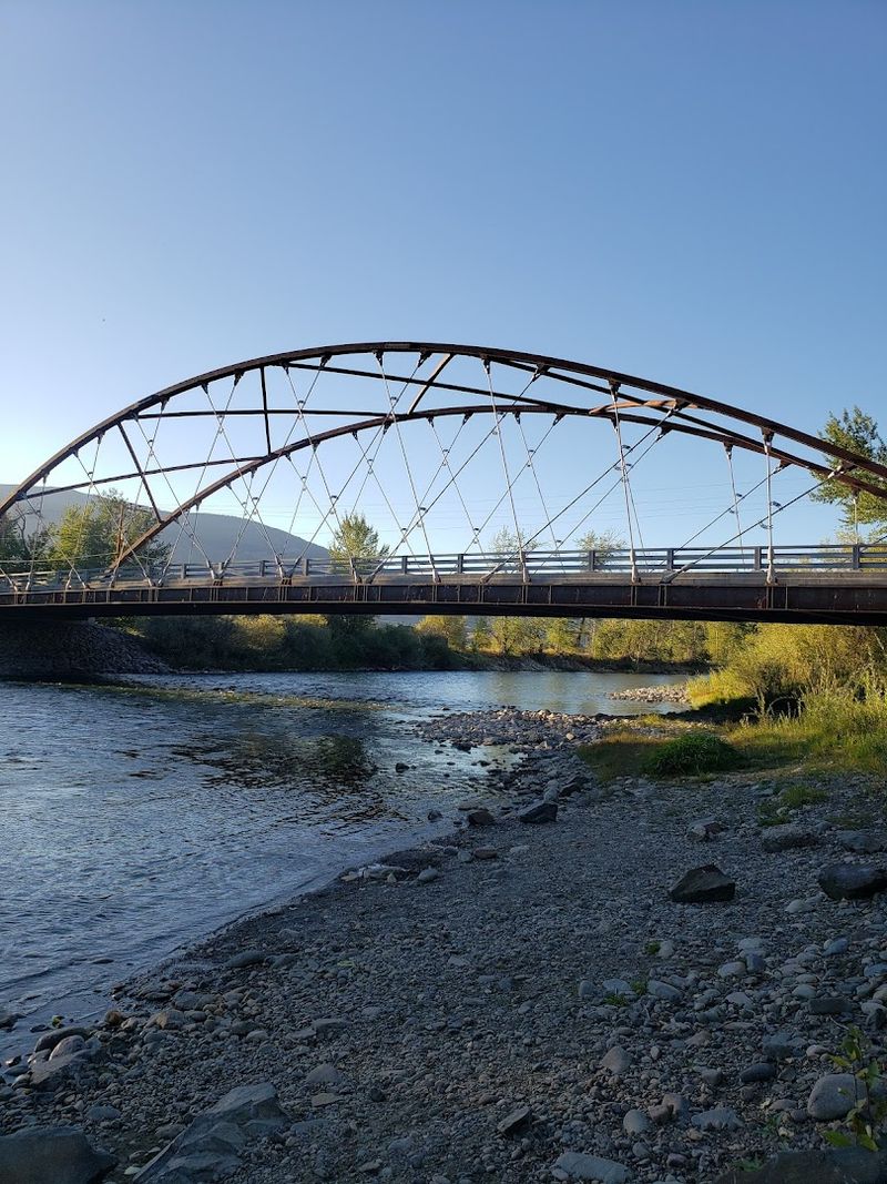Shoup Bridge, Salmon