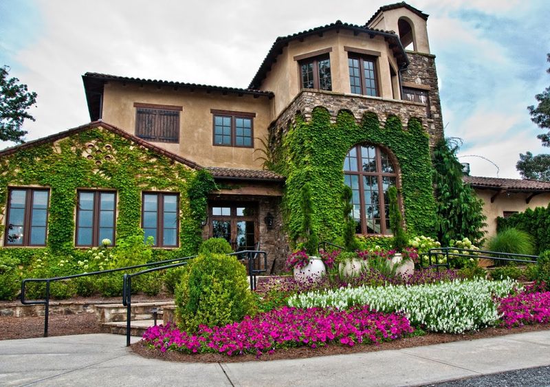 There's An Enchanting Garden Restaurant In Georgia That Seems Too Beautiful To Be Real - Decor Hint The Tuscan-Inspired Setting That Transports You Instantly