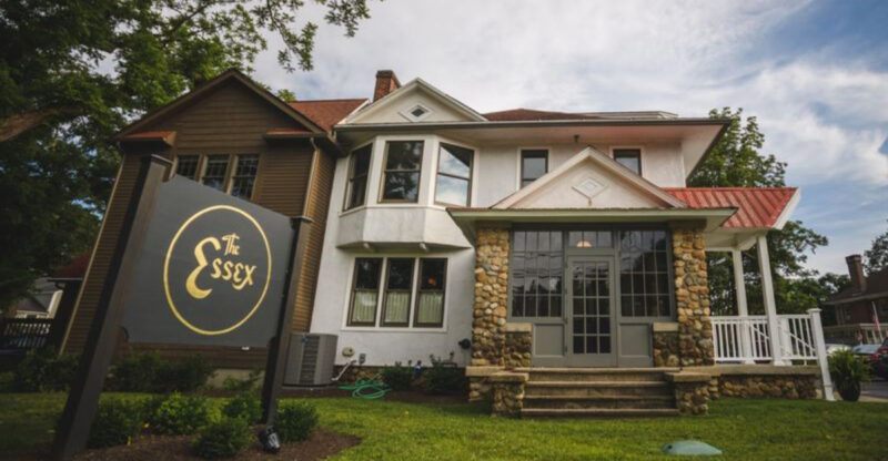 These 10 Connecticut Restaurants Fill Up Nearly Every Night