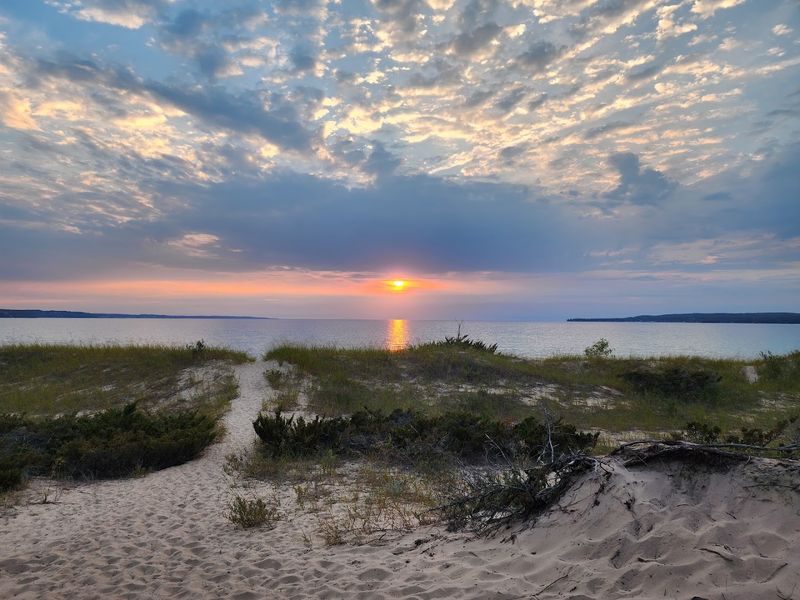 These 10 Michigan Beaches Are Made For Finding Petoskey Stones And Yooperlites - Decor Hint Petoskey State Park, Petoskey