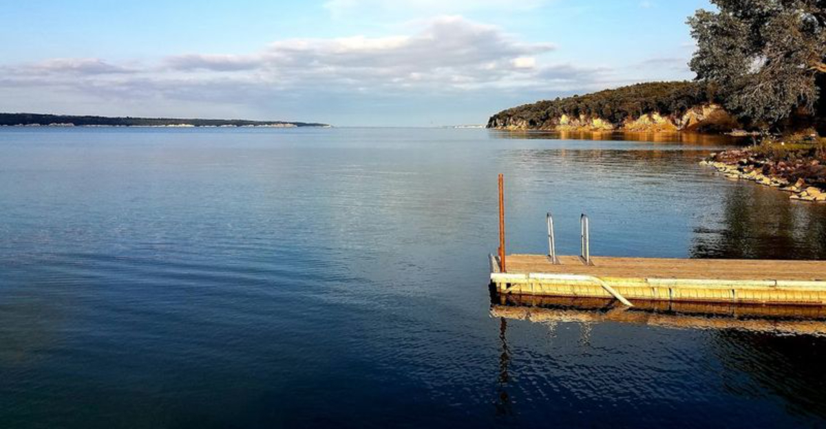 These 12 Nebraska Riverfront Day Trips Pair Scenic Trails With Quiet Places By The Water - Decor Hint