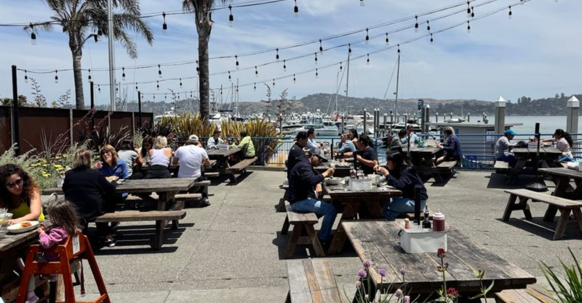 These 12 Northern California Seafood Shacks Are Worth Pulling Over For This Summer - Decor Hint