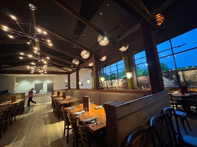 River House Restaurant And Raw Bar