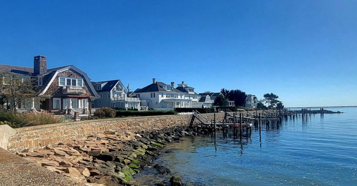 These 9 Small Towns In Connecticut Are Too Charming To Stay A Secret - Decor Hint