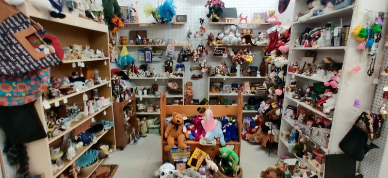Hidden Treasures Mall & Antiques