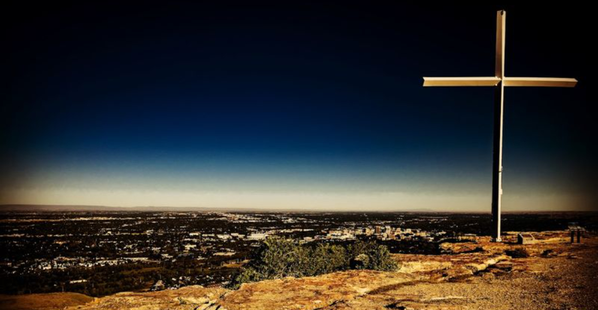This 60 Foot Idaho Cross Is One Of The States Most Striking Hilltop Landmarks - Decor Hint