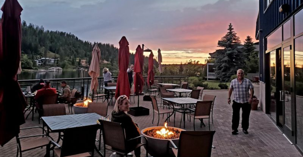 This Award Winning Idaho Waterfront Restaurant Turns Patio Dining Into A Spokane River - Decor Hint