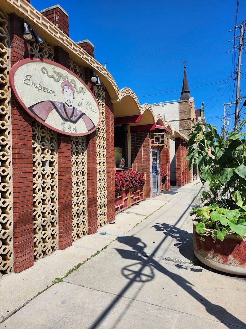 This Beloved Wisconsin Spot Continues To Impress Diners Year After Year - Decor Hint A Landmark Worth Knowing About