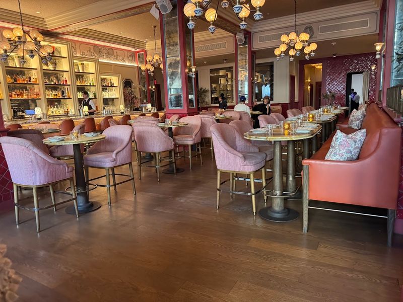 This California Italian Restaurant Brings Roman Pasta Energy Straight To Los Angeles - Decor Hint Roman Cooking Sets The Tone