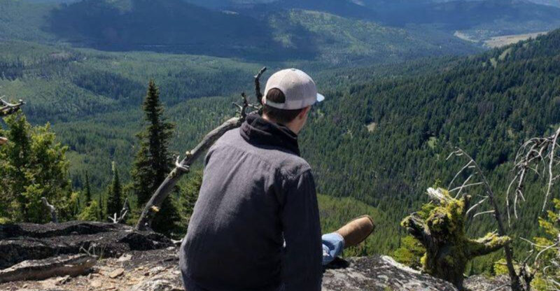 This California Mountain Road Climbs Over 9,000 Feet And Feels Cut Off From The Rest Of The World