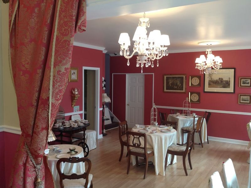 A Victorian Setting That Stops You Cold
