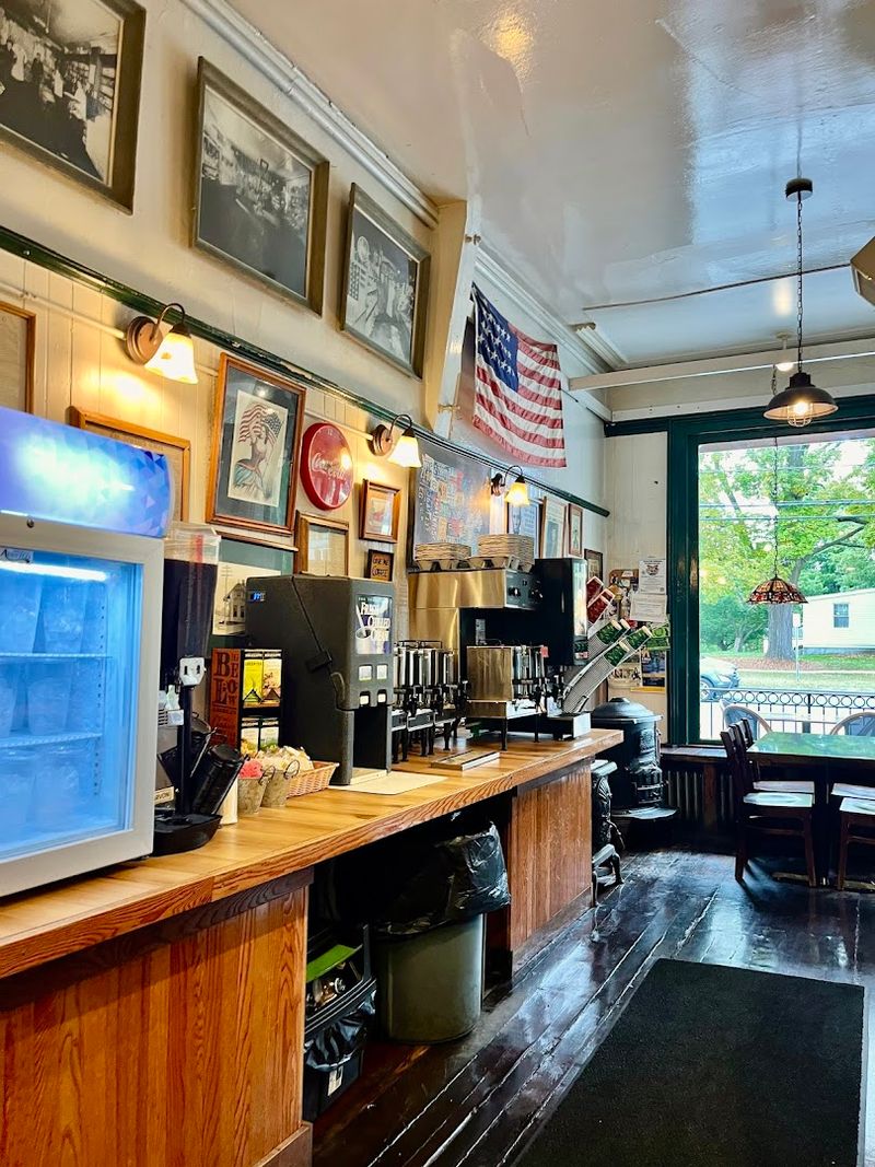 This Connecticut Store Serves Sandwiches So Good Locals Plan Lunch Around Them - Decor Hint A Store With 175 Years Of Character