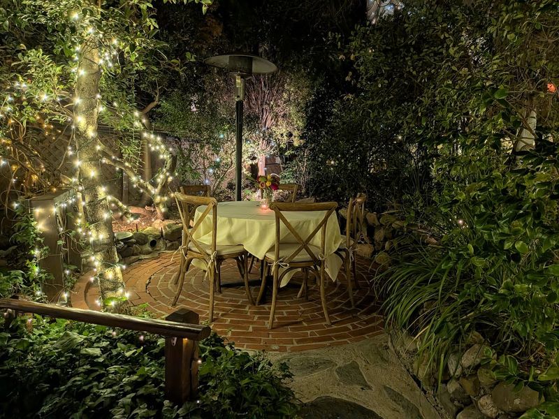 This Dreamy California Restaurant Lets You Dine Beneath Grand Sycamore Trees - Decor Hint The Marvelous Grand Sycamore Tree Dining