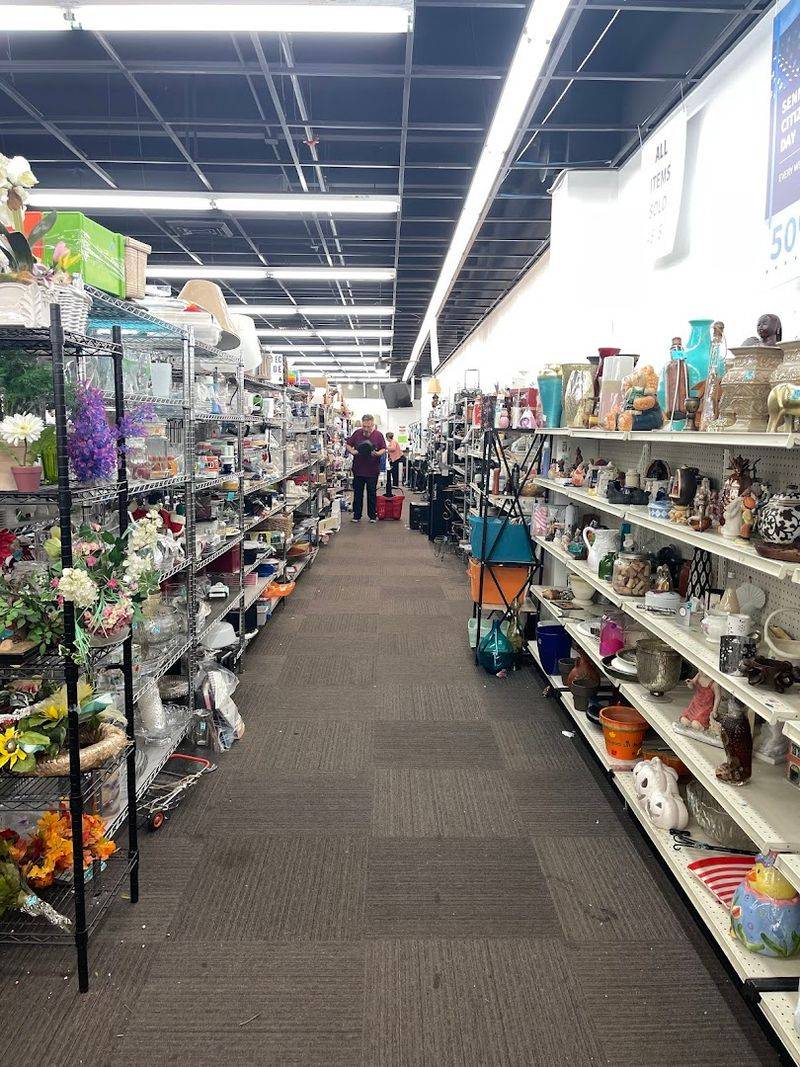 This Florida Thrift Store Proves You Don't Need A Big Budget To Dress Well - Decor Hint First Impressions That Really Impress