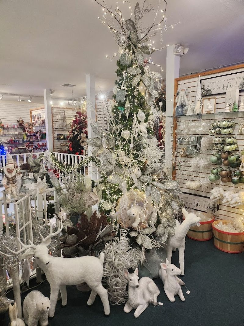 This Georgia Spot Celebrates Christmas 365 Days A Year And It's Absolutely Magical - Decor Hint A Year-Round Christmas Wonderland That Never Closes Its Doors To The Holiday Spirit