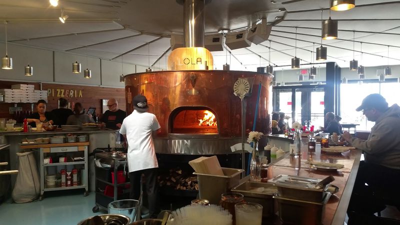This Humble Pizza Shop in Minnesota Has Become a Must Have for Serious Pizza Fans - Decor Hint The first impression that sticks