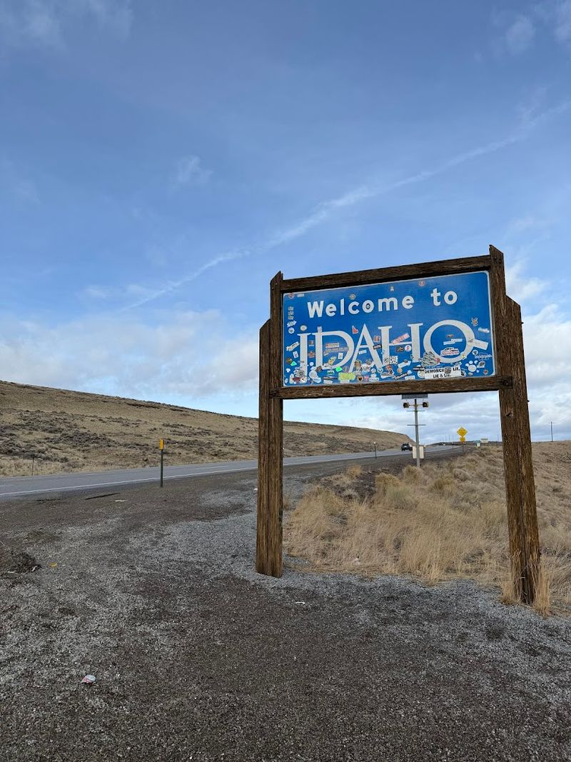 This Border Sign Feels Like The Trip Just Changed