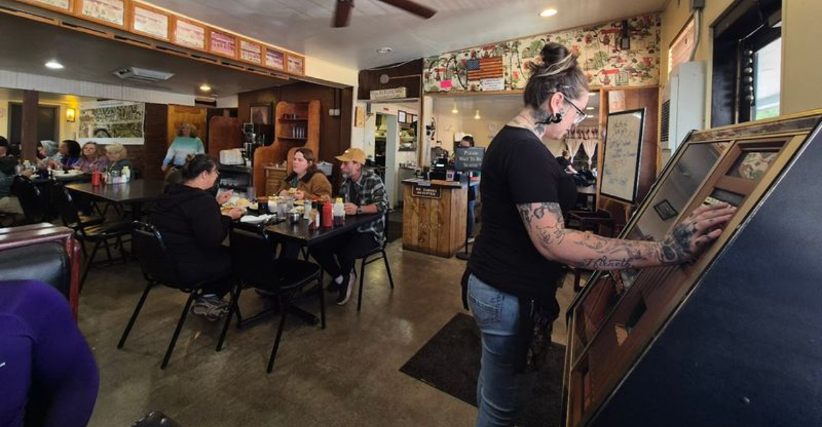 This Idaho Diner Has Barely Changed Its Menu Since 1975 And Locals Are Glad - Decor Hint