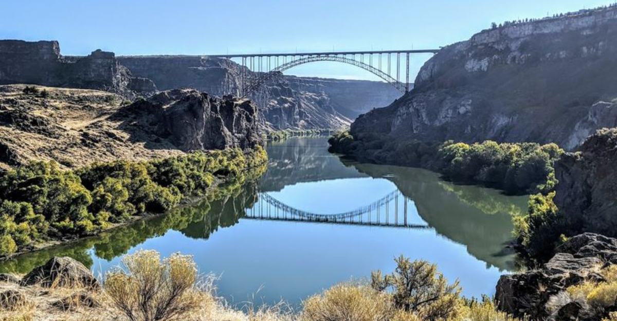 This Idaho River Bridge Has Snake River Views Worth Pulling Over For - Decor Hint