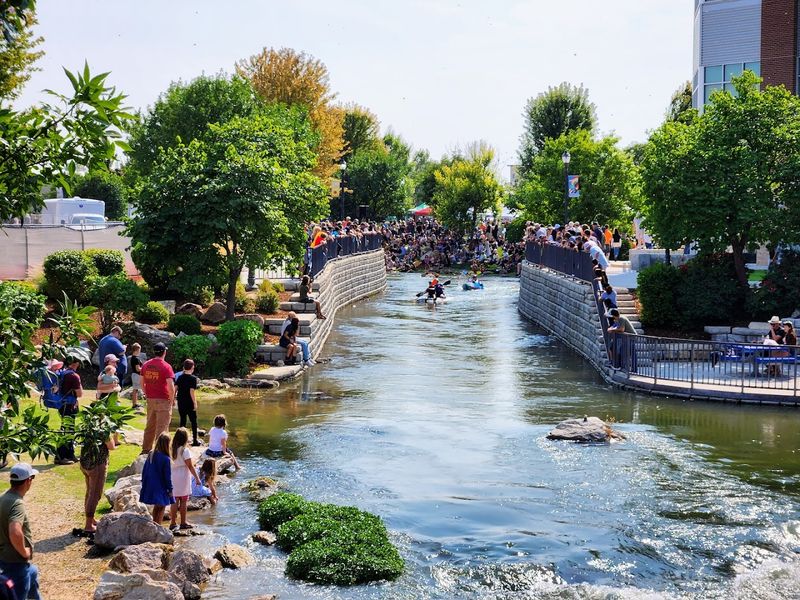 This Downtown Comeback Starts At Indian Creek Plaza