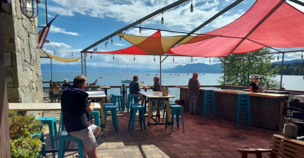 This Lakefront Grill Makes A California Meal Feel Like A Waterfront Escape - Decor Hint