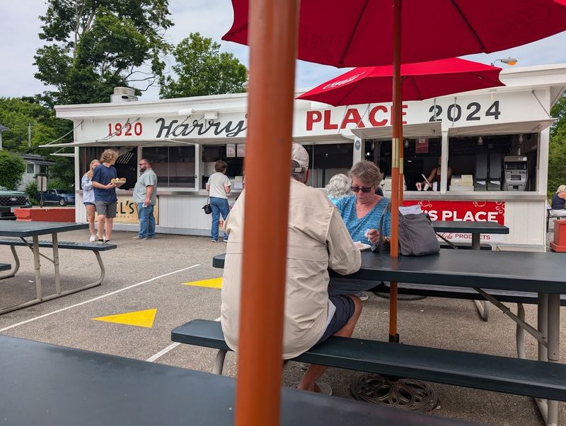 This Low-Key Connecticut Spot Is Winning Over Burger Lovers Fast - Decor Hint A Century Of Burger Greatness