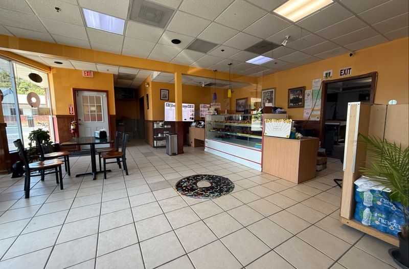 This Massachusetts Bakery Serves Donuts So Good You'll Be Thinking About Them Long After The Last Bite - Decor Hint The Place That Started It All