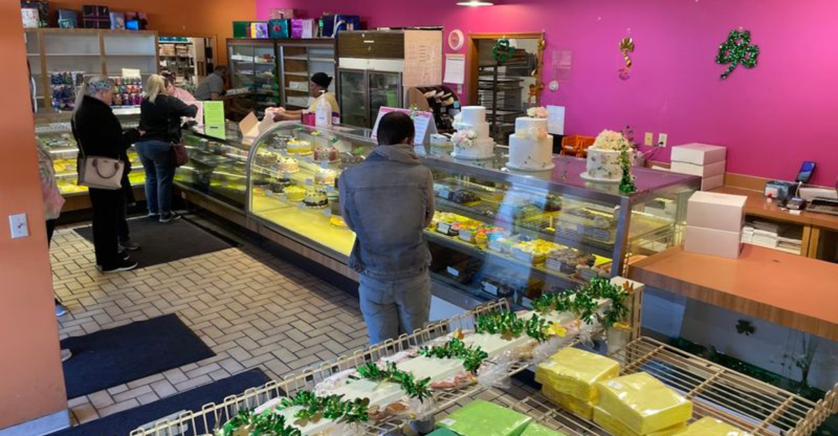 This Nebraska Bakery Makes A Carrot Cake So Tempting People Plan Dessert Runs Around It - Decor Hint