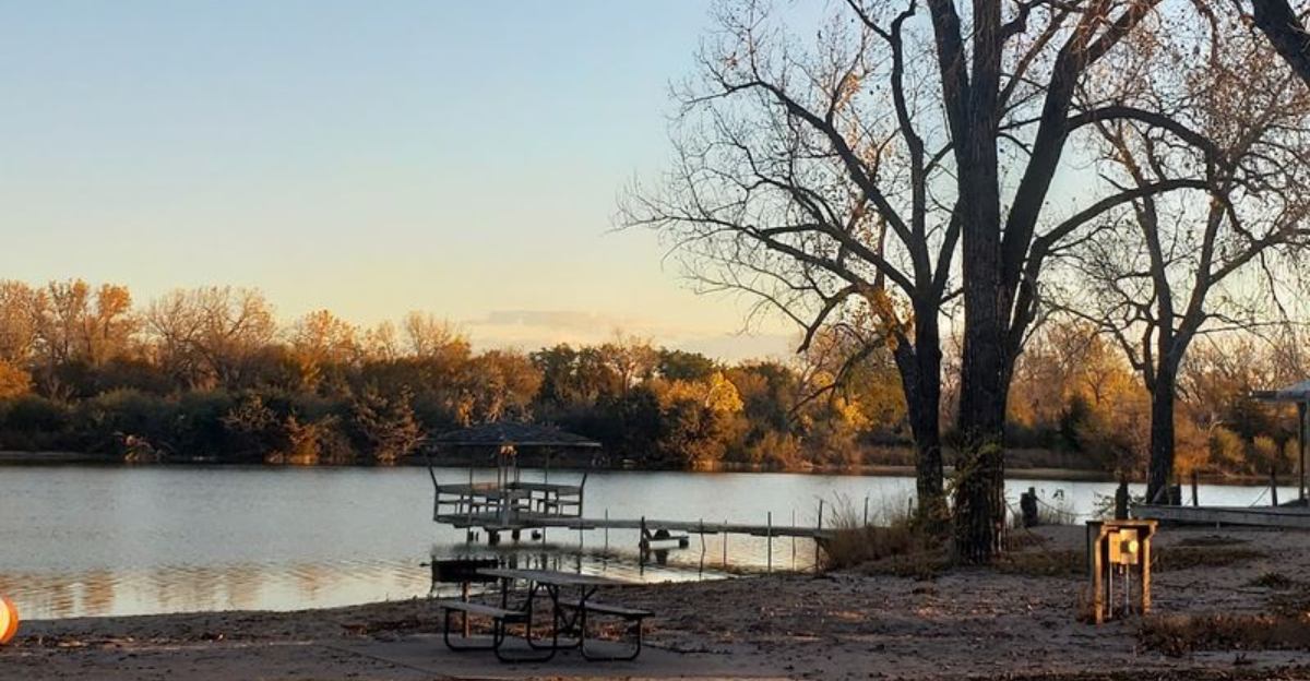 This Nebraska Recreation Area Feels Like A Mini Lake Vacation Without Leaving The Plains - Decor Hint