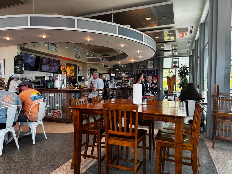 This North Carolina Creekside Restaurant Was Ranked Among The Nation's Top Waterfront Dining Spots - Decor Hint This Creekside Café Has National Waterfront Bragging Rights