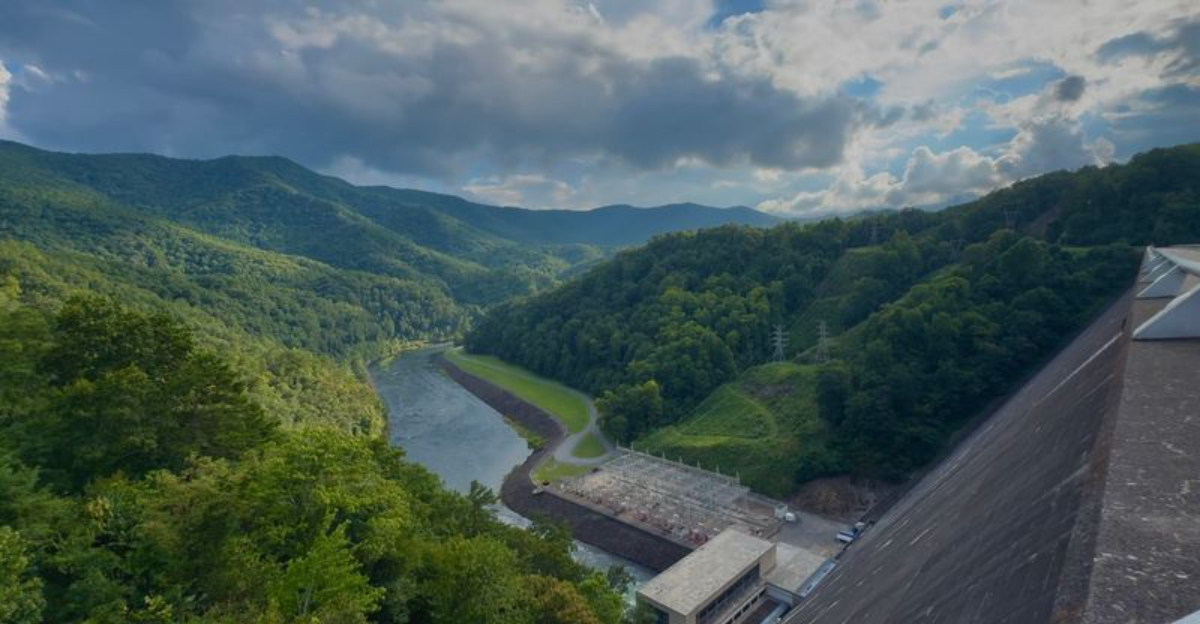 This North Carolina Dam Towers Over A Quiet Mountain Lake With Views That Feel Almost Unreal - Decor Hint