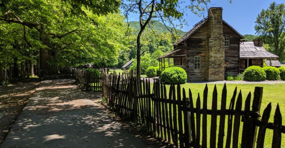 This North Carolina Mountain Farm Museum Feels Like Walking Into Appalachian History - Decor Hint