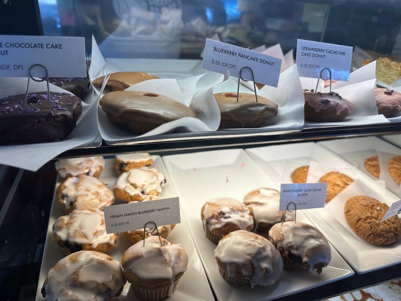 This Oregon Bakery Is Turning Cinnamon Rolls Into A Road Trip-Worthy Stop - Decor Hint The Cinnamon Rolls That Put This Bakery On The Map