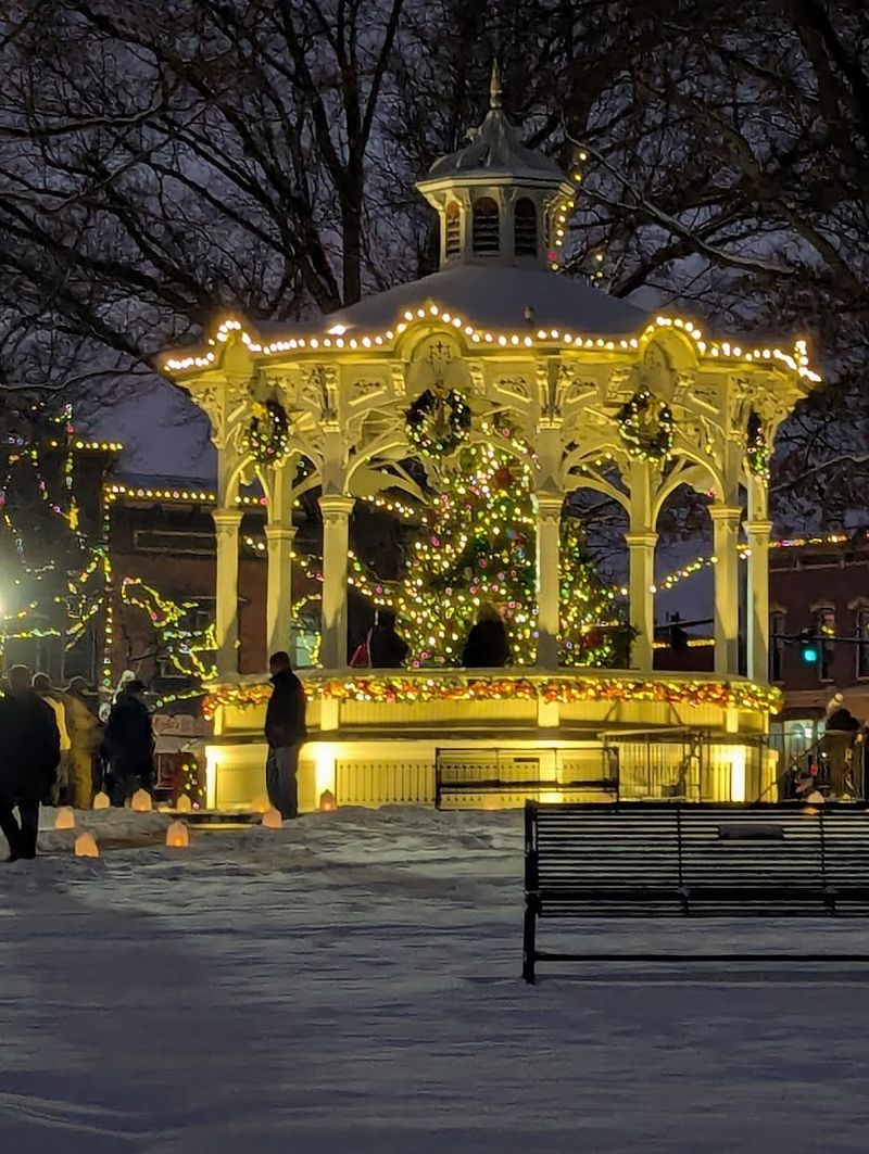 This Picture-Perfect Ohio Town Is Packed With Small-Town Charm - Decor Hint A Town Square That Stops You Cold