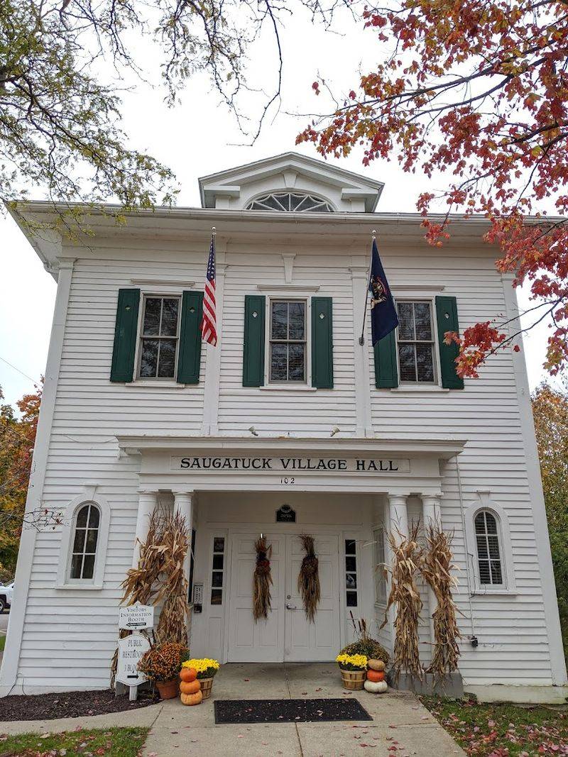 This Scenic Michigan Lake Town Is Capturing Hearts Across America - Decor Hint A Town That Earned Its Reputation