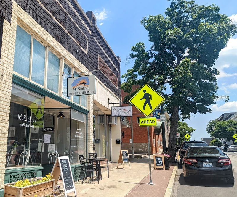 This Scenic Town In Kentucky Makes It Possible To Retire On Just Social Security - Decor Hint A Cost Of Living That Actually Makes Sense